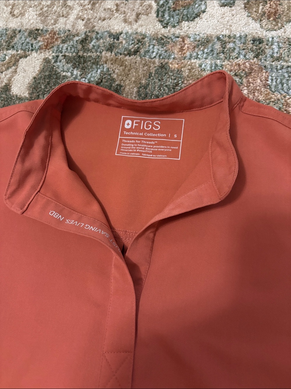 FIGS Rafaela scrub top - Picture 2 of 4
